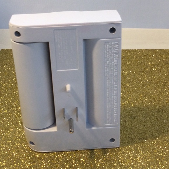 Smart Home space saving 6 outlet power adaptor - Picture 2 of 5